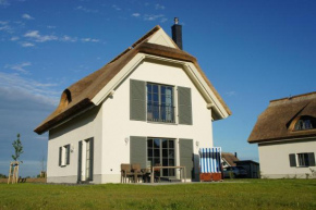 Reetdachhäuser am Bakenberg in Dranske